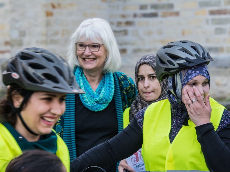 Fahrradtraining für geflüchtete Frauen © Amt für Presse- und Öffentlichkeitsarbeit, Kreis Paderborn, Julian Sprenger